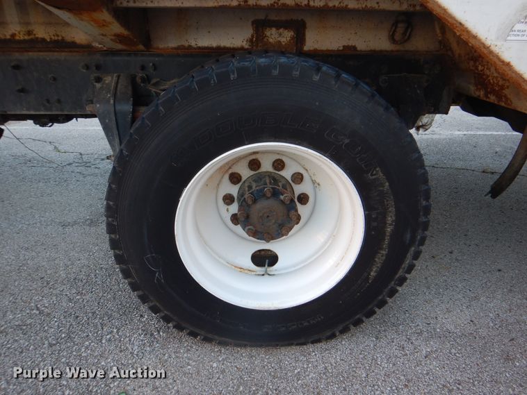 image for item IY9420 2005 Freightliner M2 Business Class  refuse truck