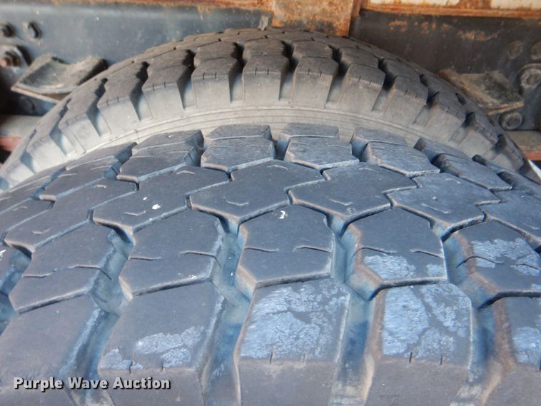 image for item IY9420 2005 Freightliner M2 Business Class  refuse truck