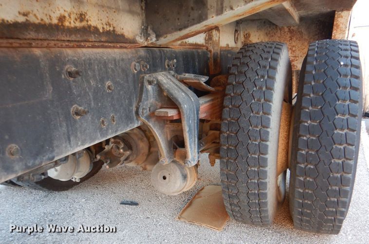 image for item IY9420 2005 Freightliner M2 Business Class  refuse truck