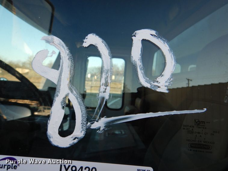 image for item IY9420 2005 Freightliner M2 Business Class  refuse truck