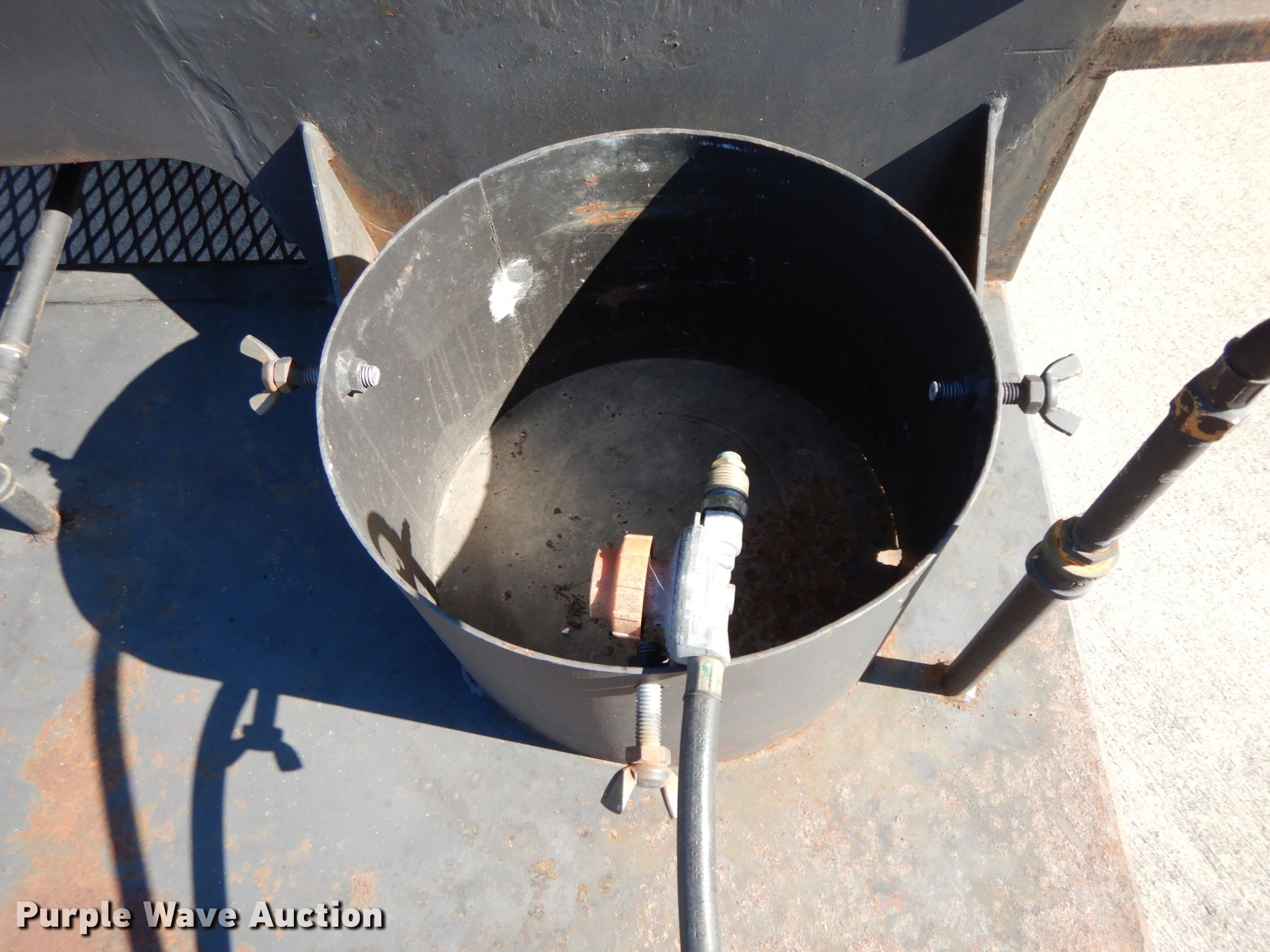 Gator Pit, LLC smoker in Kirksville, MO Item IX9377 sold Purple Wave