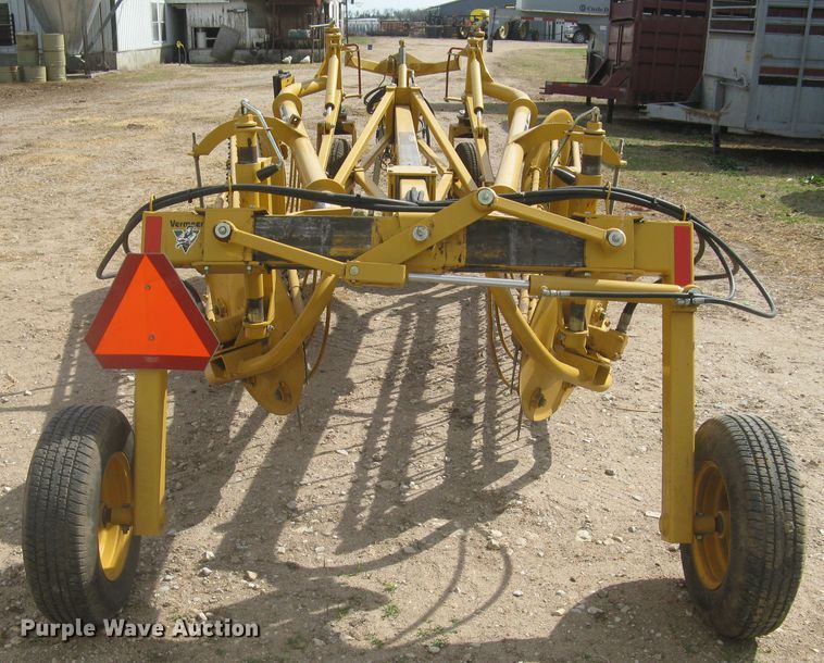image for item DC1484 Vermeer R2300 hay rake