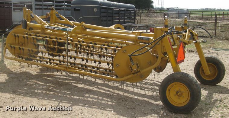image for item DC1484 Vermeer R2300 hay rake