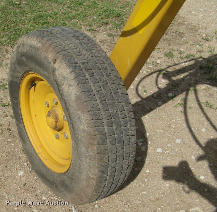 image for item DC1484 Vermeer R2300 hay rake