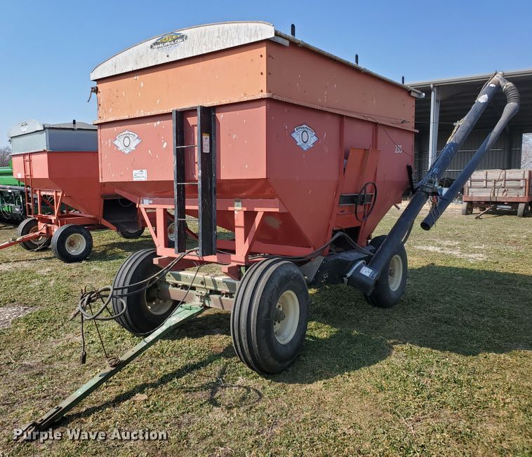 image for item DF4524 Unverferth GB235  gravity wagon