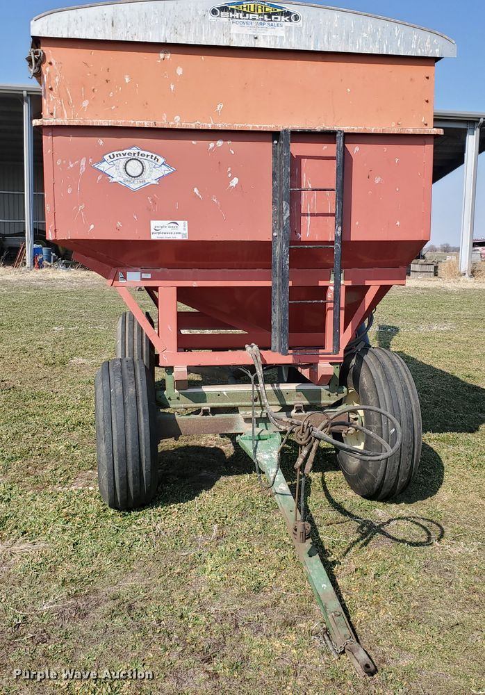 image for item DF4524 Unverferth GB235  gravity wagon