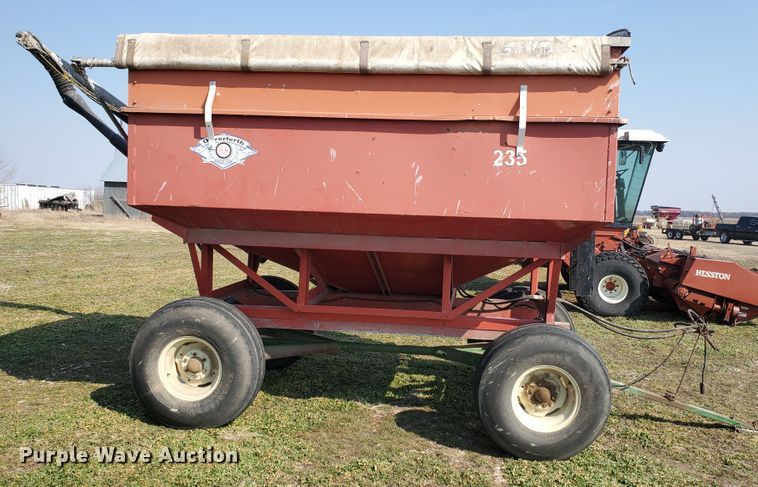 image for item DF4524 Unverferth GB235  gravity wagon