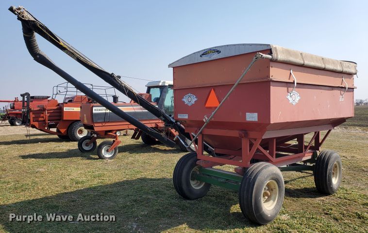 image for item DF4524 Unverferth GB235  gravity wagon