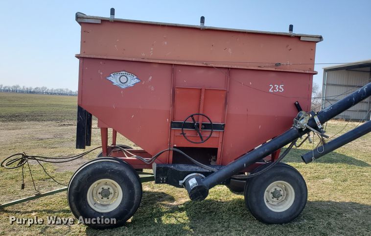 image for item DF4524 Unverferth GB235  gravity wagon