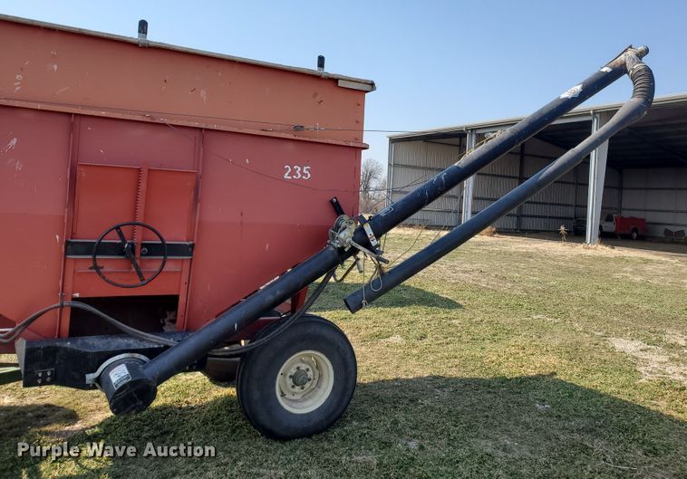 image for item DF4524 Unverferth GB235  gravity wagon