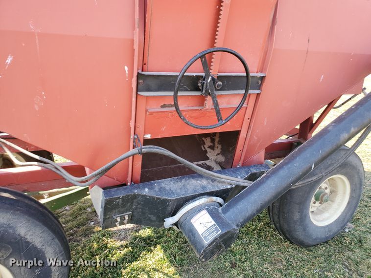 image for item DF4524 Unverferth GB235  gravity wagon