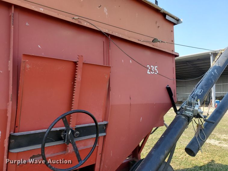 image for item DF4524 Unverferth GB235  gravity wagon