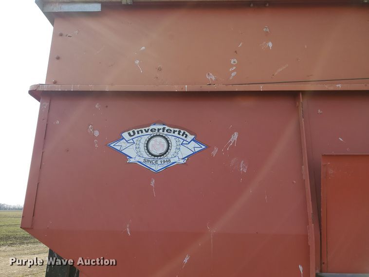 image for item DF4524 Unverferth GB235  gravity wagon