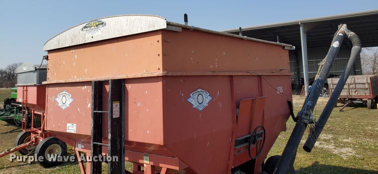 image for item DF4524 Unverferth GB235  gravity wagon