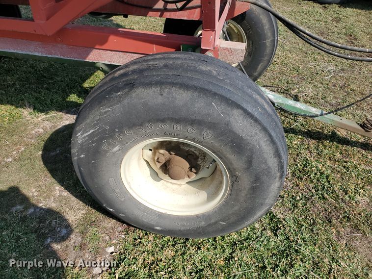 image for item DF4524 Unverferth GB235  gravity wagon