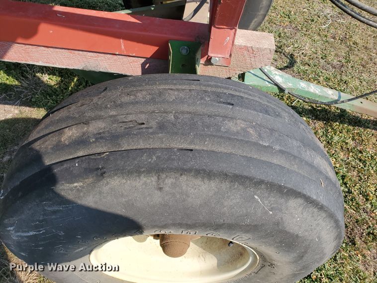 image for item DF4524 Unverferth GB235  gravity wagon