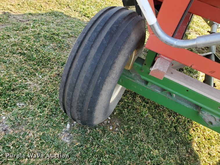 image for item DF4524 Unverferth GB235  gravity wagon