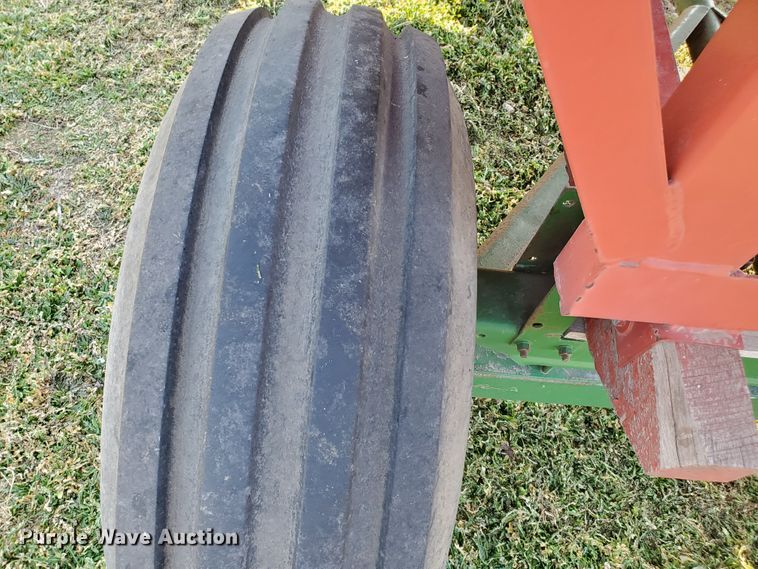 image for item DF4524 Unverferth GB235  gravity wagon