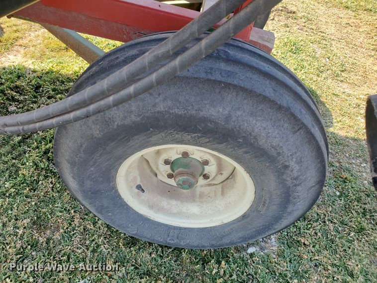 image for item DF4524 Unverferth GB235  gravity wagon