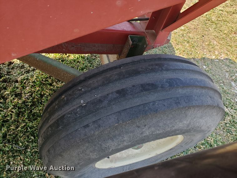 image for item DF4524 Unverferth GB235  gravity wagon