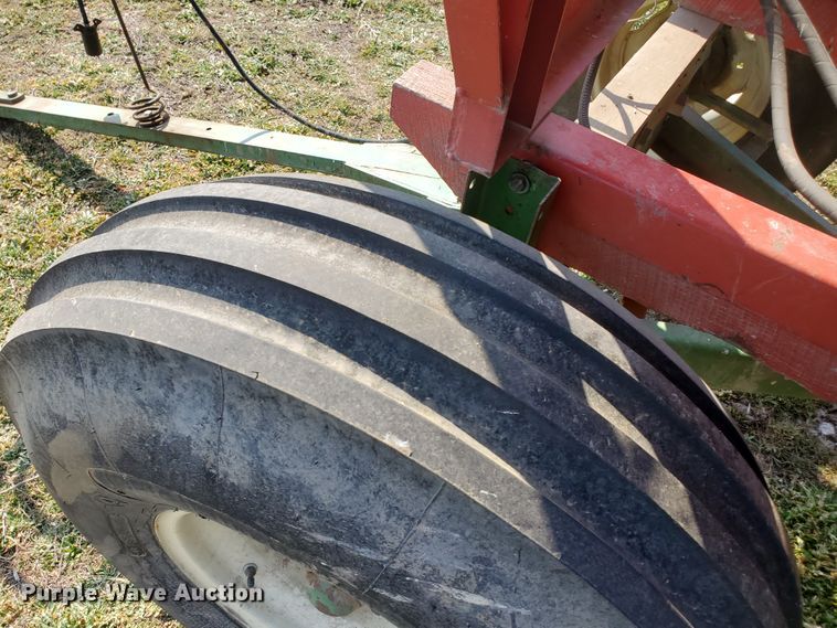 image for item DF4524 Unverferth GB235  gravity wagon