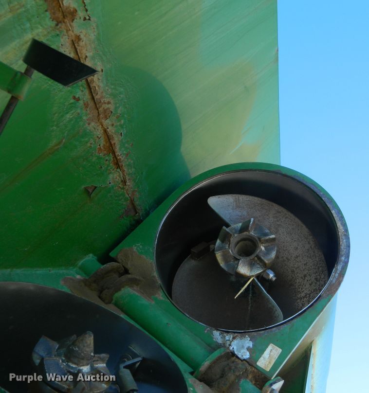 image for item DF4667 Demco 800  grain cart