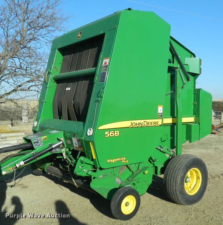 image for item DF4673 2007 John Deere 568  round baler