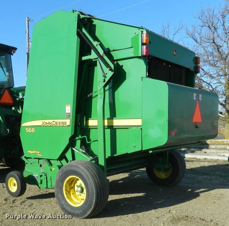 image for item DF4673 2007 John Deere 568  round baler