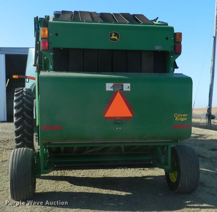 image for item DF4673 2007 John Deere 568  round baler