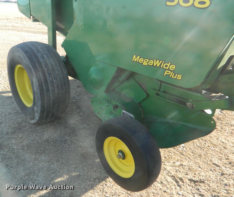 image for item DF4673 2007 John Deere 568  round baler