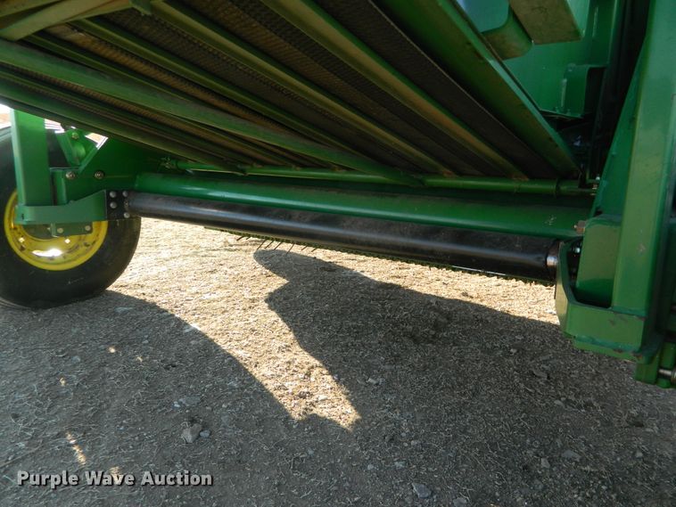 image for item DF4673 2007 John Deere 568  round baler