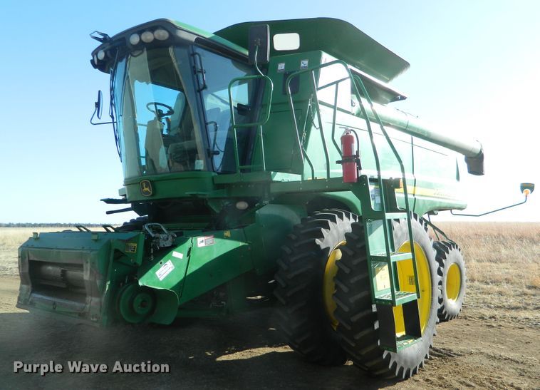 image for item DF4676 2006 John Deere 9660 STS  combine
