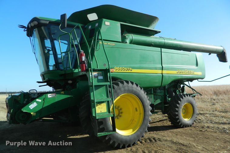 image for item DF4676 2006 John Deere 9660 STS  combine