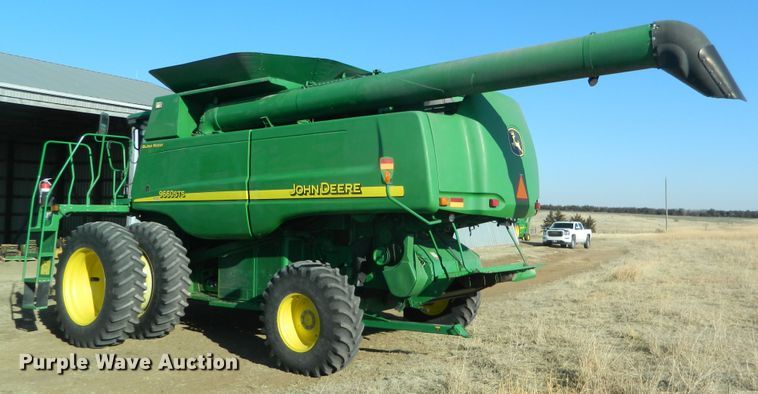 image for item DF4676 2006 John Deere 9660 STS  combine