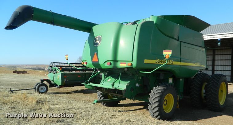 image for item DF4676 2006 John Deere 9660 STS  combine