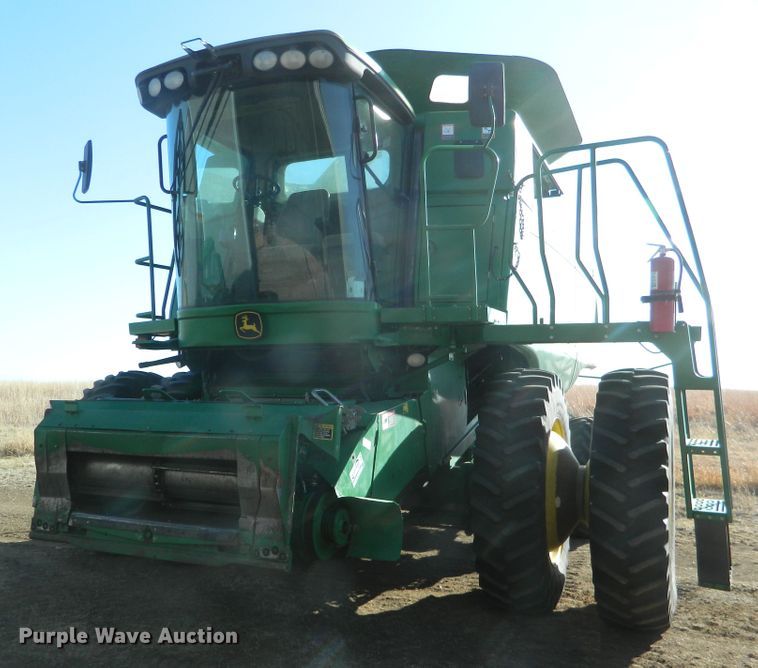 image for item DF4676 2006 John Deere 9660 STS  combine