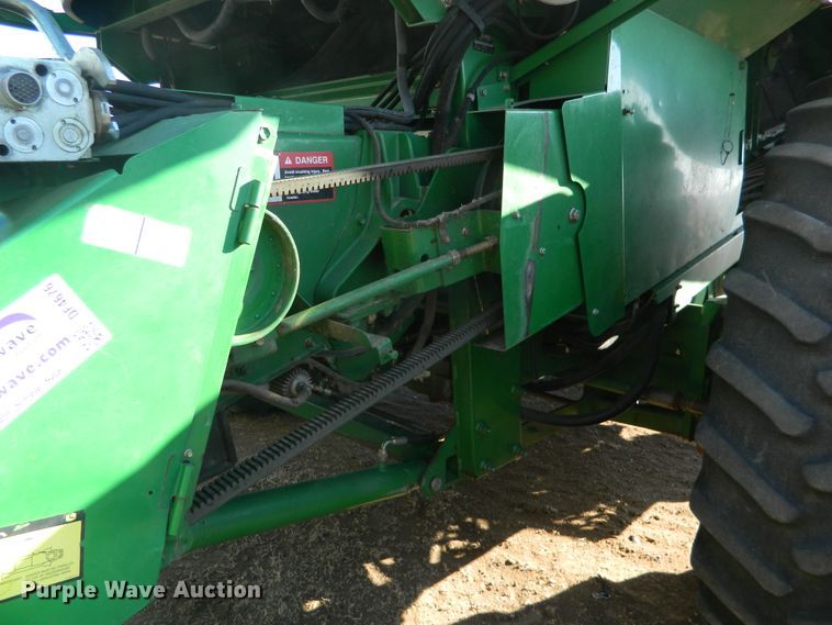 image for item DF4676 2006 John Deere 9660 STS  combine