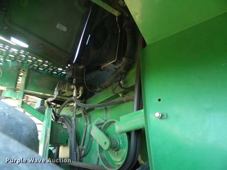 image for item DF4676 2006 John Deere 9660 STS  combine