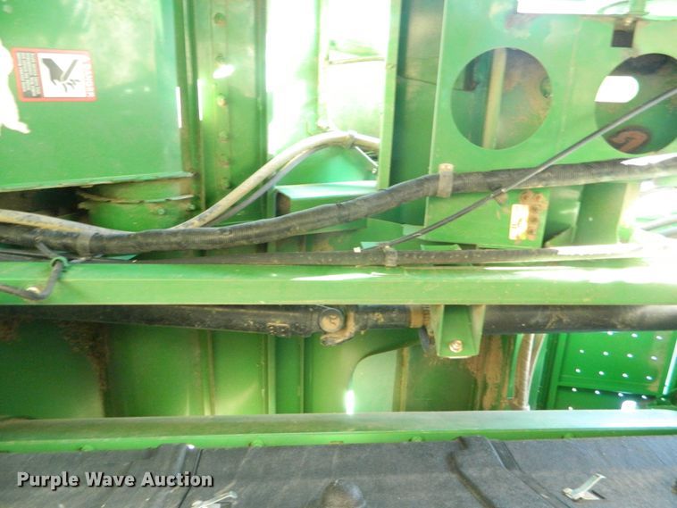 image for item DF4676 2006 John Deere 9660 STS  combine