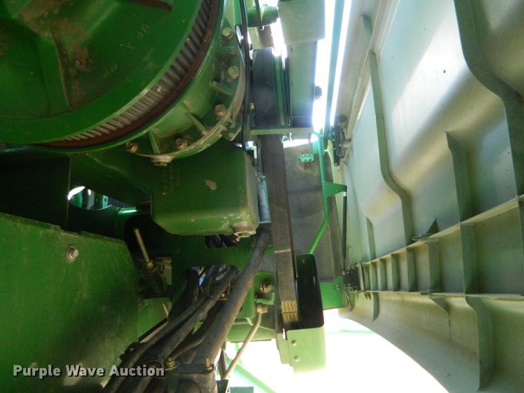 image for item DF4676 2006 John Deere 9660 STS  combine