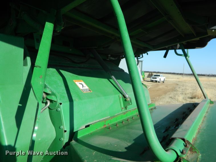 image for item DF4676 2006 John Deere 9660 STS  combine