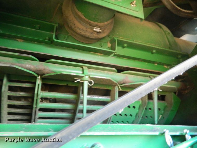 image for item DF4676 2006 John Deere 9660 STS  combine