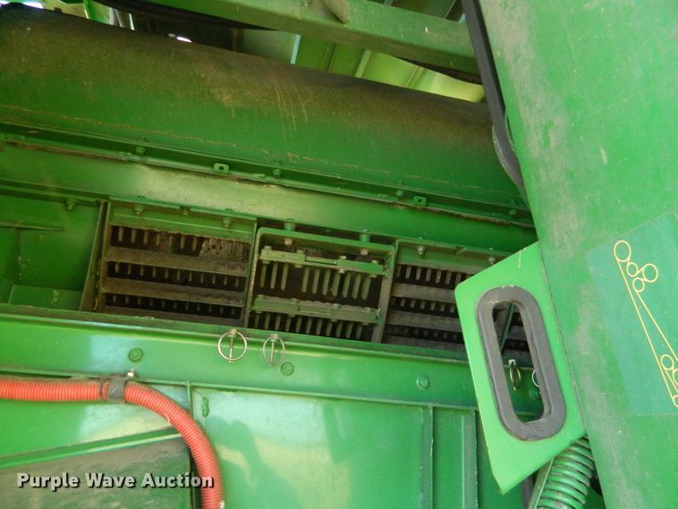 image for item DF4676 2006 John Deere 9660 STS  combine