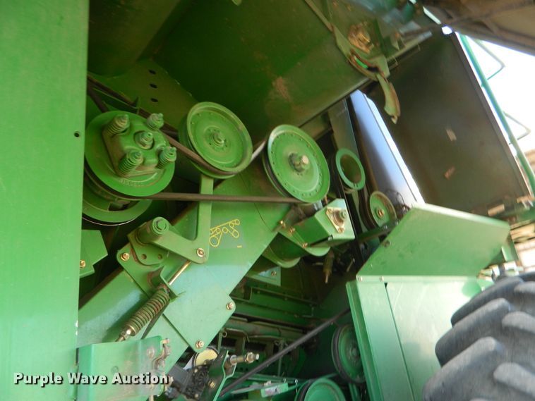 image for item DF4676 2006 John Deere 9660 STS  combine