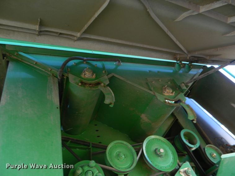 image for item DF4676 2006 John Deere 9660 STS  combine