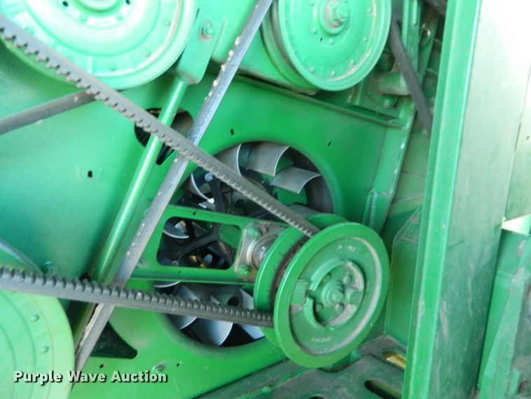 image for item DF4676 2006 John Deere 9660 STS  combine