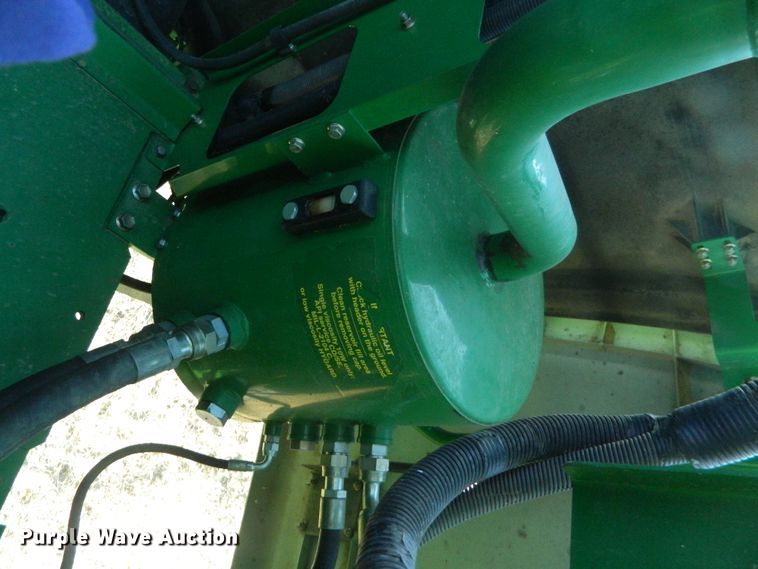 image for item DF4676 2006 John Deere 9660 STS  combine