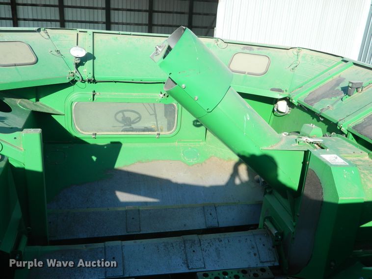 image for item DF4676 2006 John Deere 9660 STS  combine