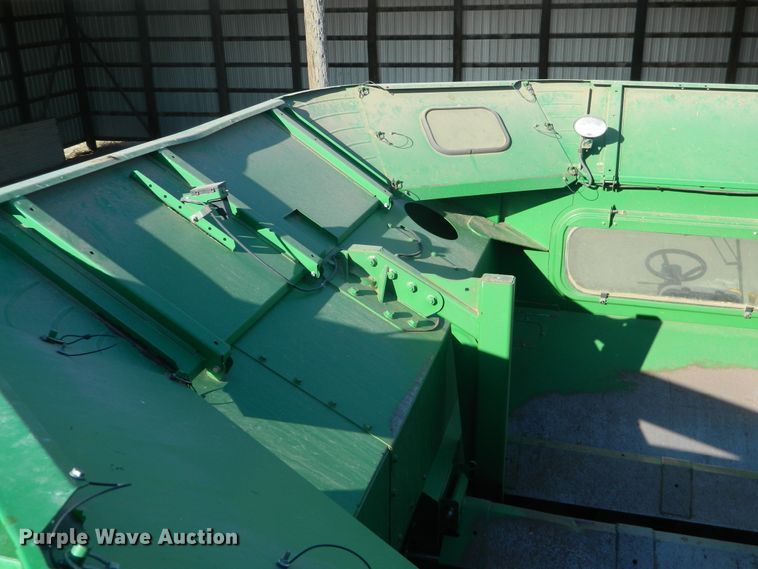 image for item DF4676 2006 John Deere 9660 STS  combine