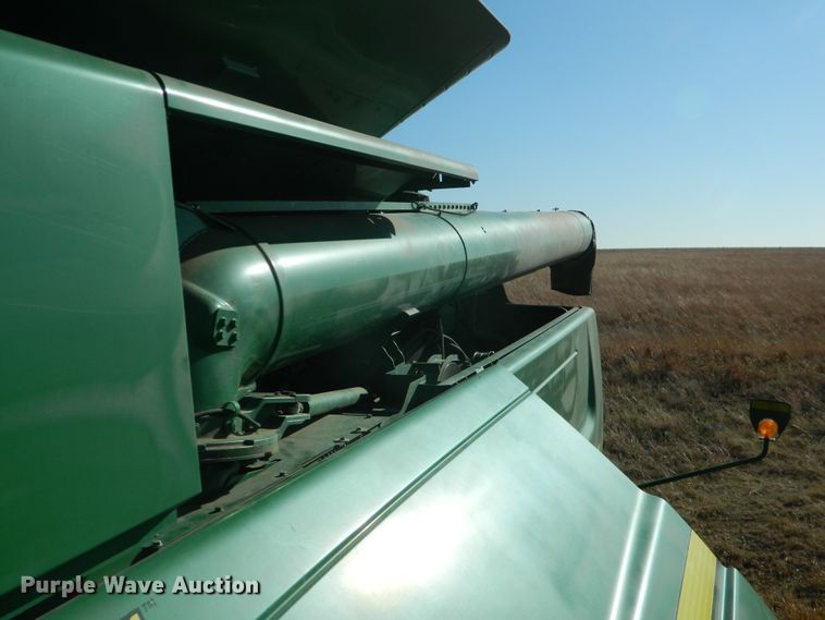 image for item DF4676 2006 John Deere 9660 STS  combine